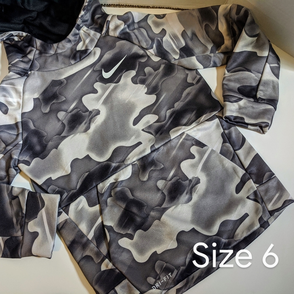 Nike camo hoodie size 6